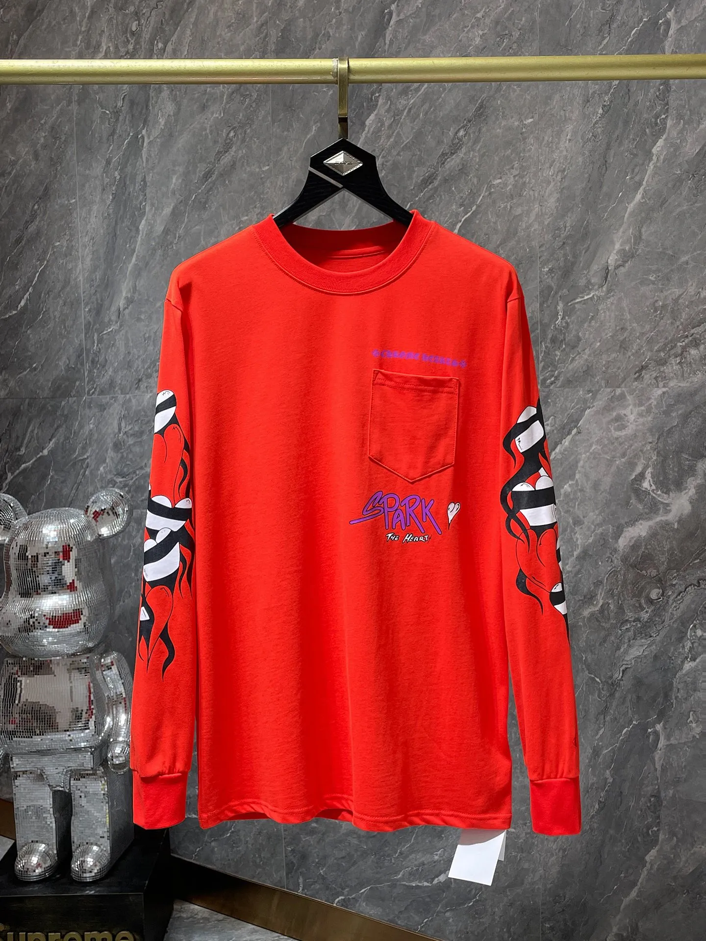 P160 Chrome Hearts 🍁Long T Series🍁 Available simultaneously at counters Chrome Mattyboy graffiti flame love long T specially customized original 1:1 high weight comfortable fabric Recommended color: customized red Size: S, M, L, XL